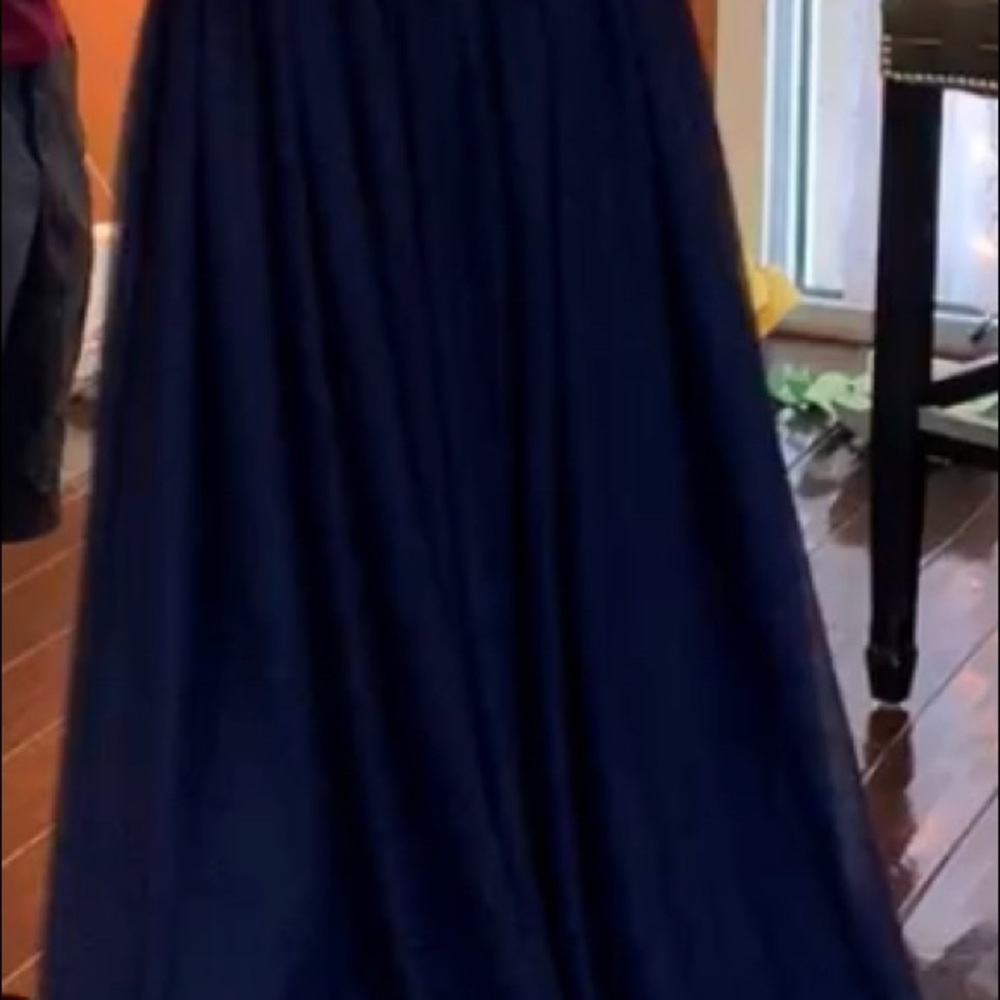 Gown - Picture 3 of 4